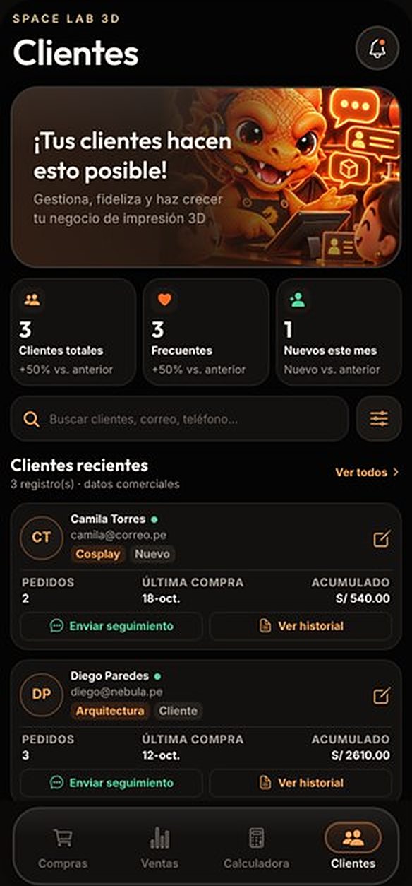 Pantalla Clientes de SPACE LAB CONTROL: pedidos, última compra y monto acumulado de cada cliente, con etiquetas, clientes frecuentes y botón de seguimiento.
